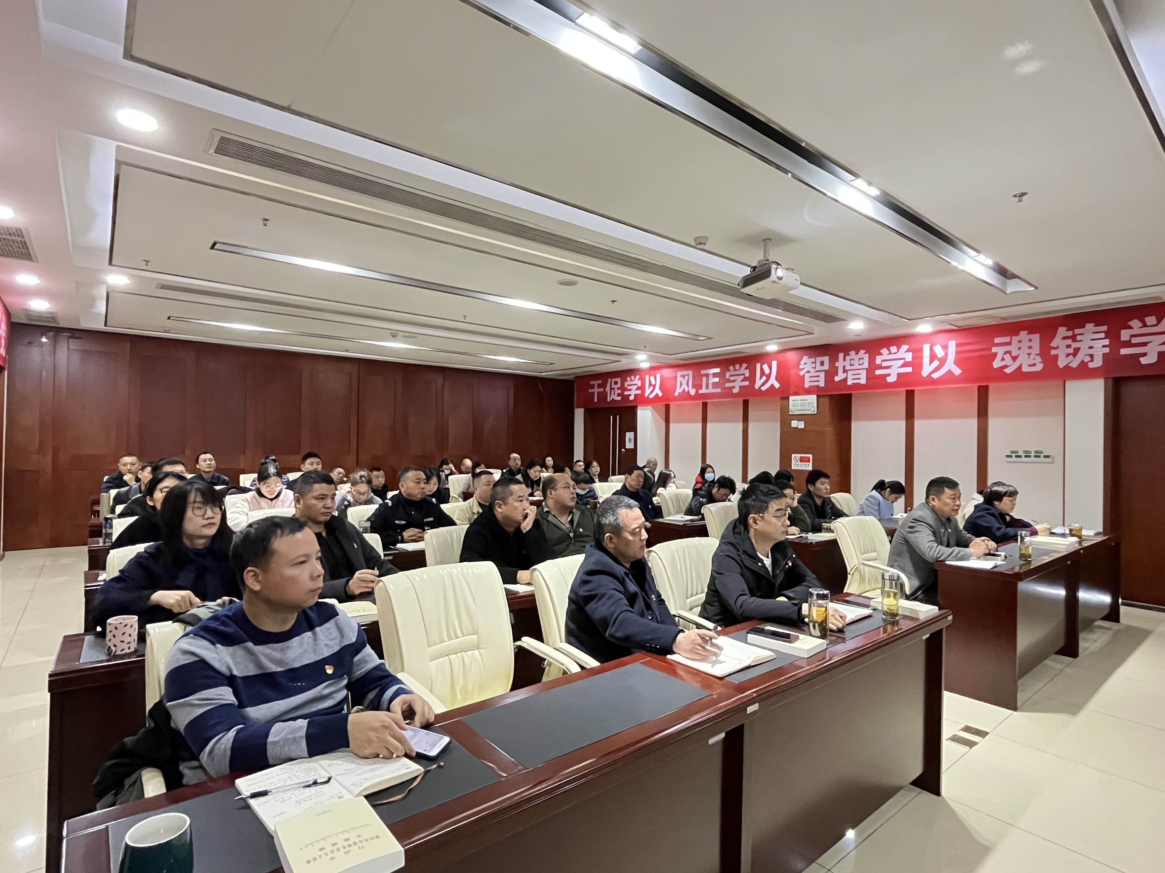 【黨建工作】青白江國際木材加工貿(mào)易園區(qū)開展習(xí)近平新時(shí)代中國特色社會(huì)主義思想專題黨課學(xué)習(xí)