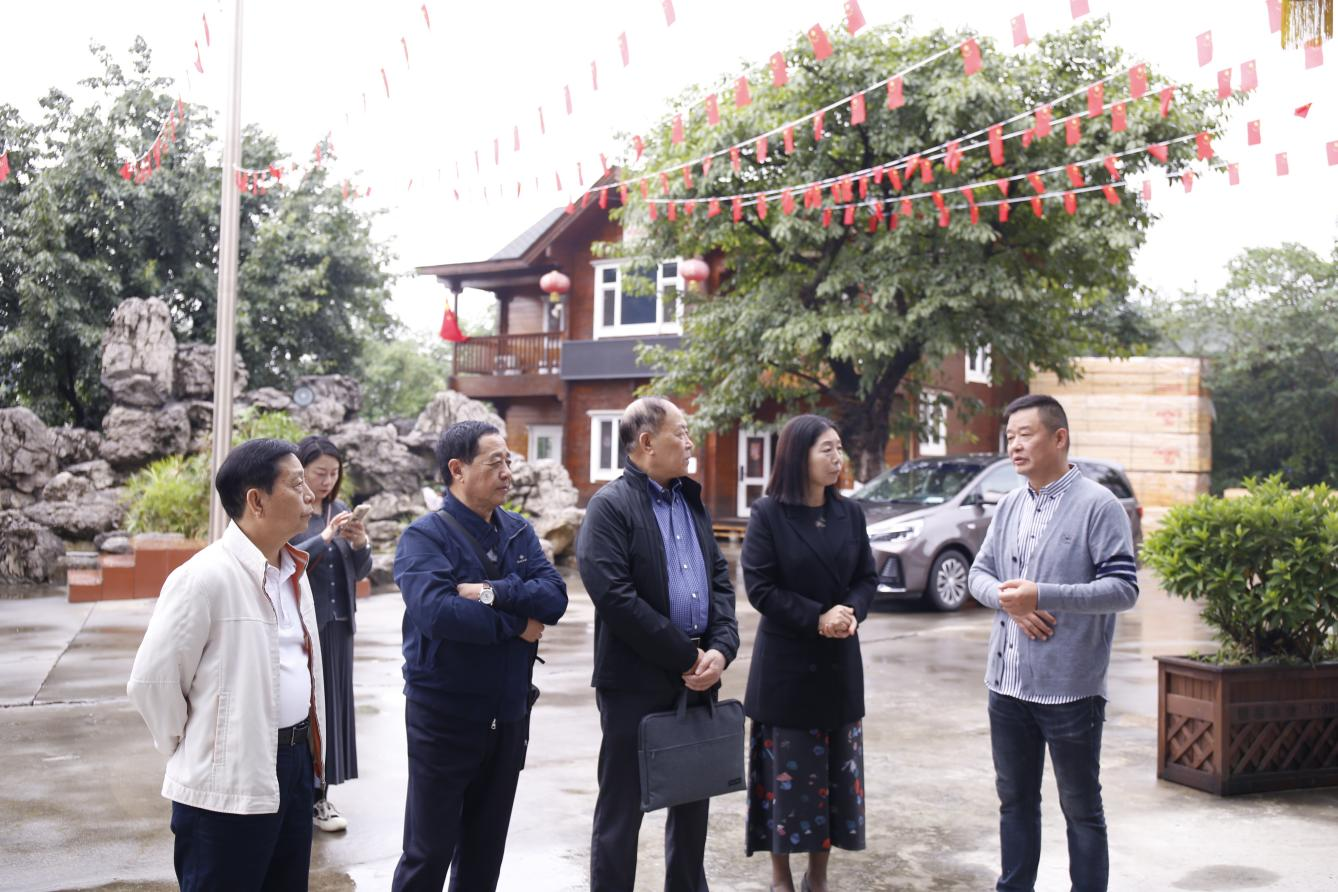【木文化交流】成都市關(guān)工委副主任薛敏、昌世軍一行 蒞臨園區(qū)參觀調(diào)研